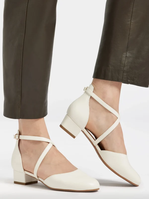 Shop Graceland Décolleté con fibbia Crema