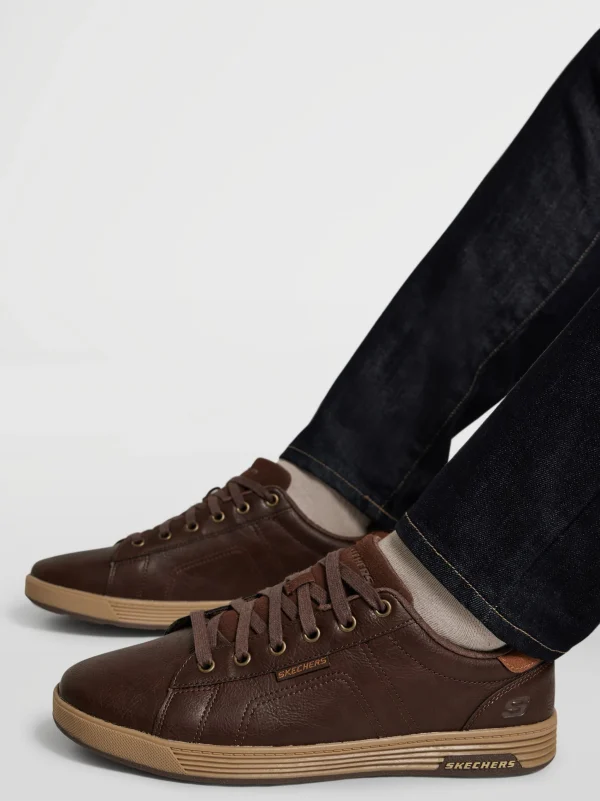 Shop Skechers Sneaker bassa Marrone